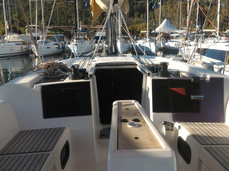 Sailboat to hire Göcek at the best price