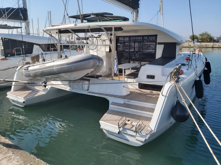 Catamaran to hire Préveza at the best price