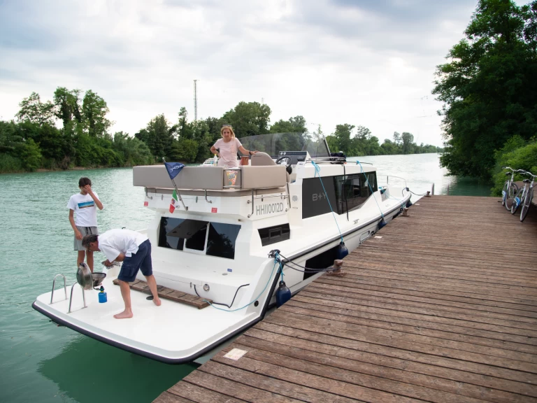 Charter a Balt-Yacht Grand 37 in Casale sul Sile on Samboat