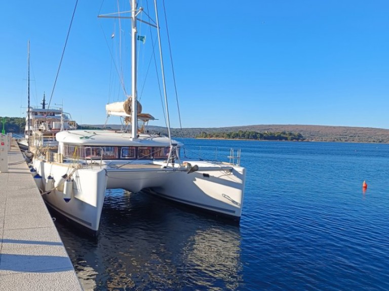 Catamaran to hire Punat at the best price