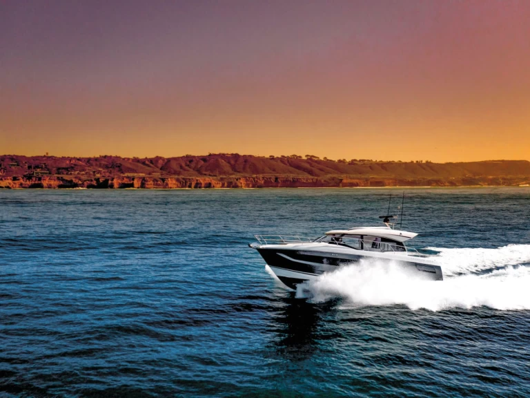 Hire Luxury Yacht Jeanneau with a boat licence