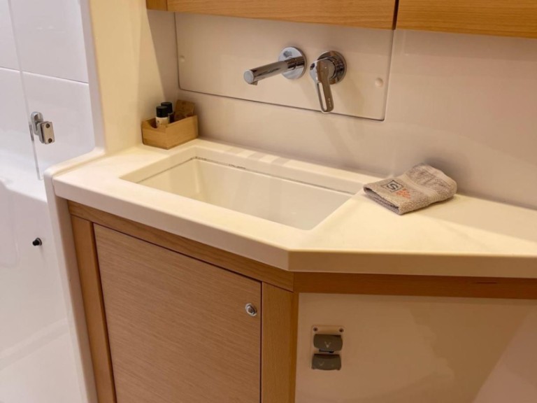 Hire Catamaran with or without skipper Lagoon Rogoznica