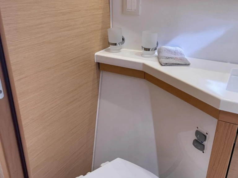 Hire Catamaran Lagoon with a boat licence