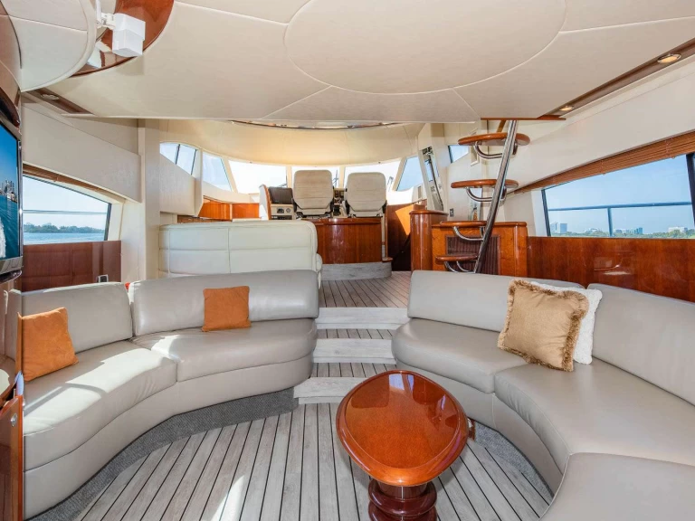 Hire a Fairline-Squadron MAXIMUS City of Hollywood