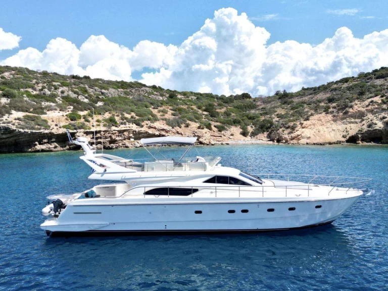 Luxury Yacht to hire Athens at the best price