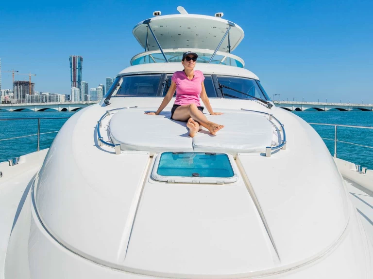 Yacht hire City of Hollywood cheap MAXIMUS