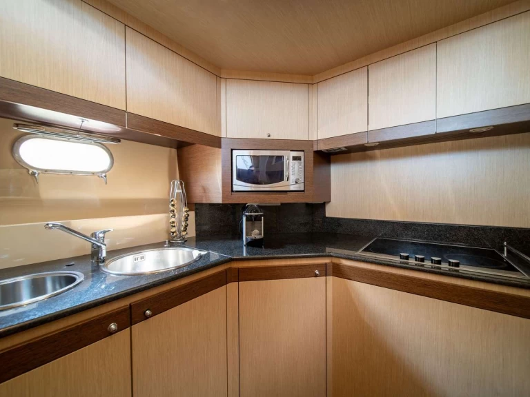 Luxury Yacht to hire Athens at the best price