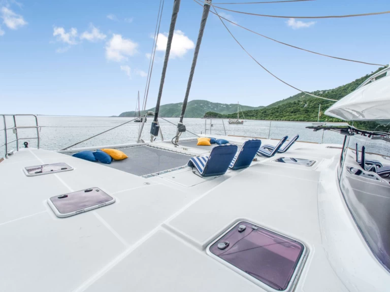 Hire Luxury Yacht with or without skipper Lagoon Grenadines