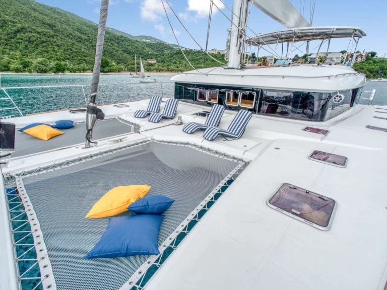 Hire Luxury Yacht Lagoon with a boat licence