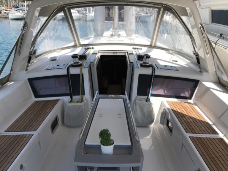 Charter a Bénéteau Oceanis 48 in Alimos on Samboat