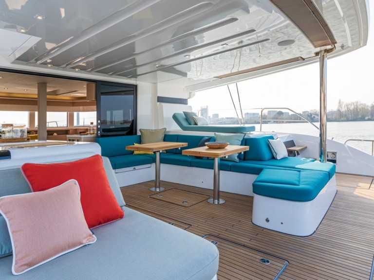 Hire a Lagoon Lagoon 55 Alimos