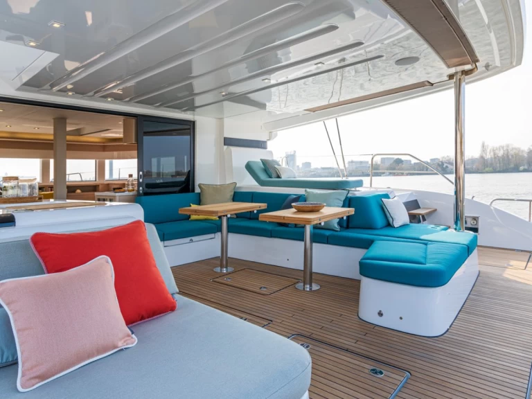 Hire a Lagoon Lagoon 55 Alimos