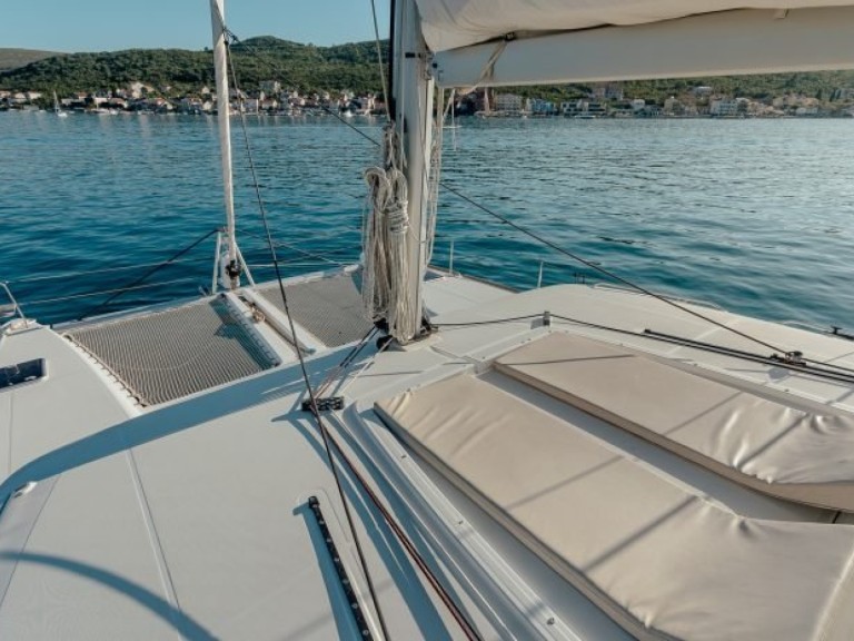 Hire Catamaran Lagoon with a boat licence