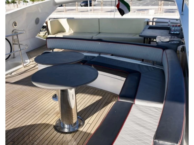 Hire Luxury Yacht with or without skipper Sunseeker Dubai