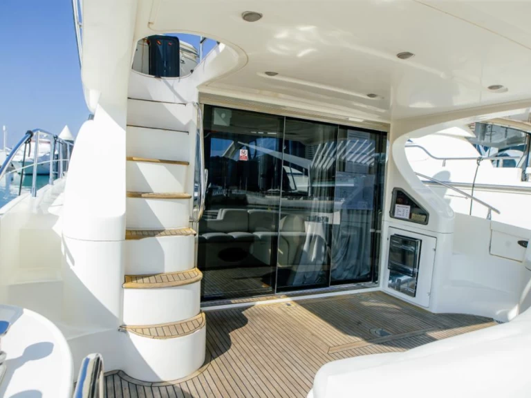 Hire Motorboat Azimut with a boat licence