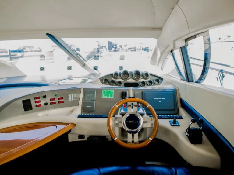 Motorboat to hire Dubai Marina at the best price