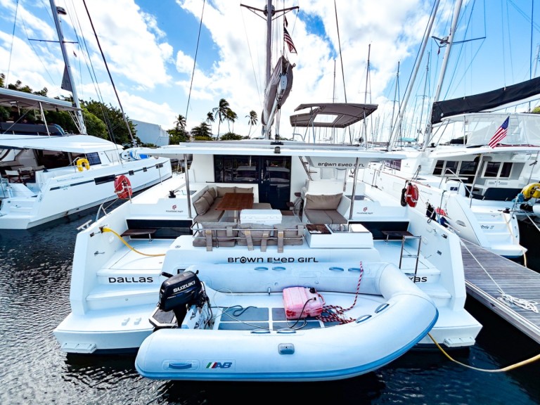 Charter a Fountaine Pajot Astrea 42 in Road Town on Samboat