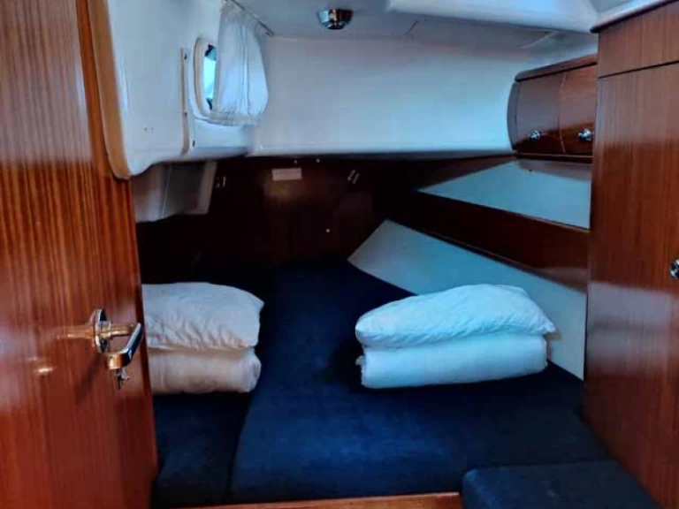 Hire a Bavaria Bavaria 41 Gouvia