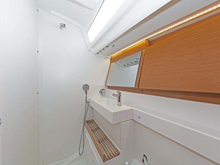 Jeanneau Sun Odyssey 440 charter bareboat or skippered in  Alimos