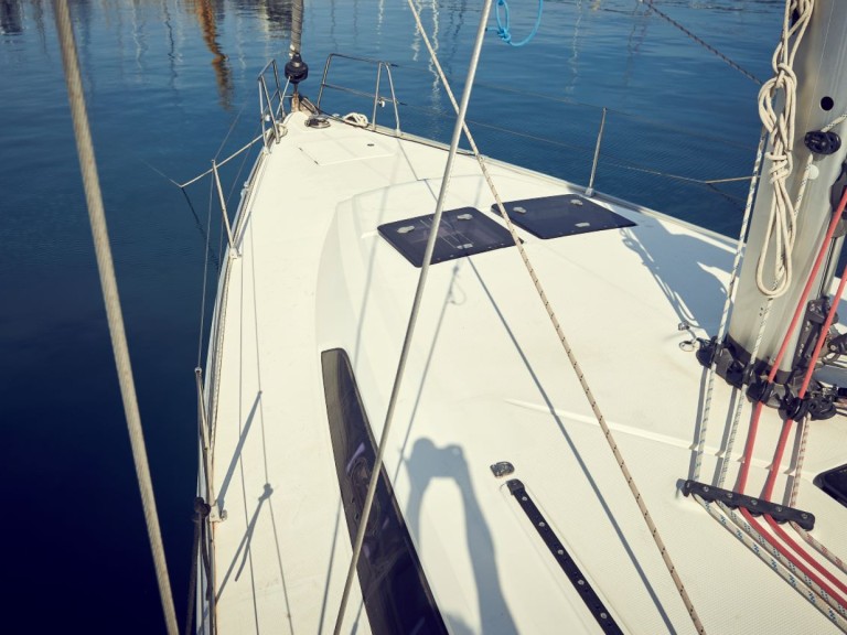 Hire Sailboat Bavaria with a boat licence