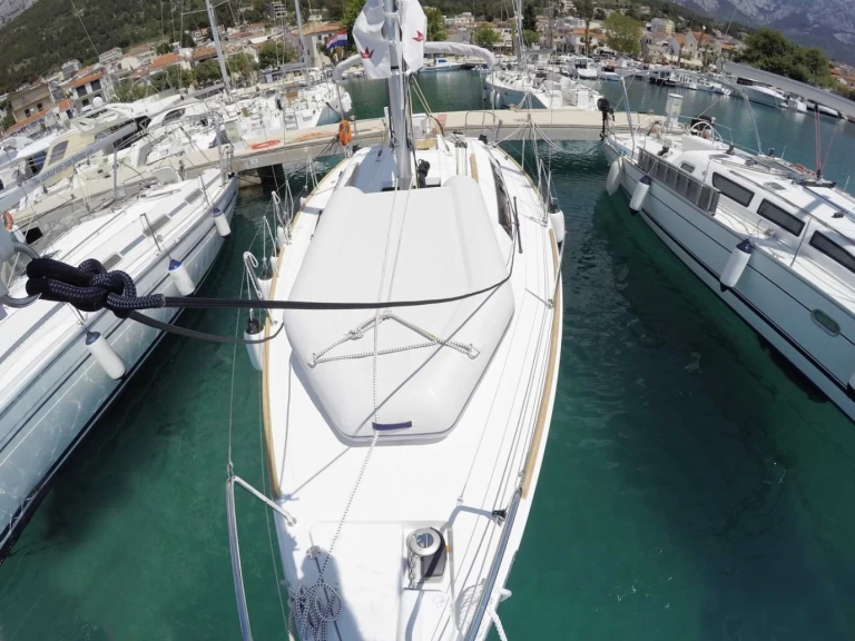 Sailboat hire in Split - Bénéteau Oceanis 31