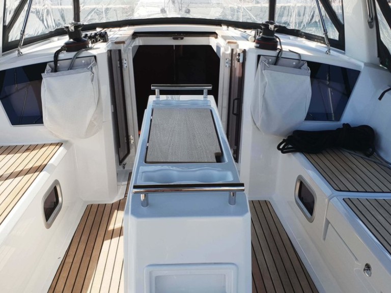 Hire Sailboat Bénéteau with a boat licence