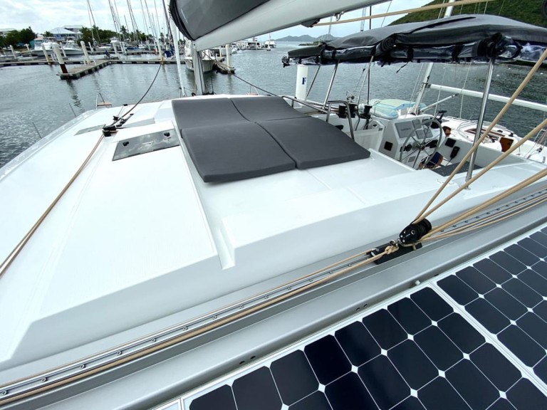 Catamaran hire in Road Town - Fountaine Pajot Astrea 42