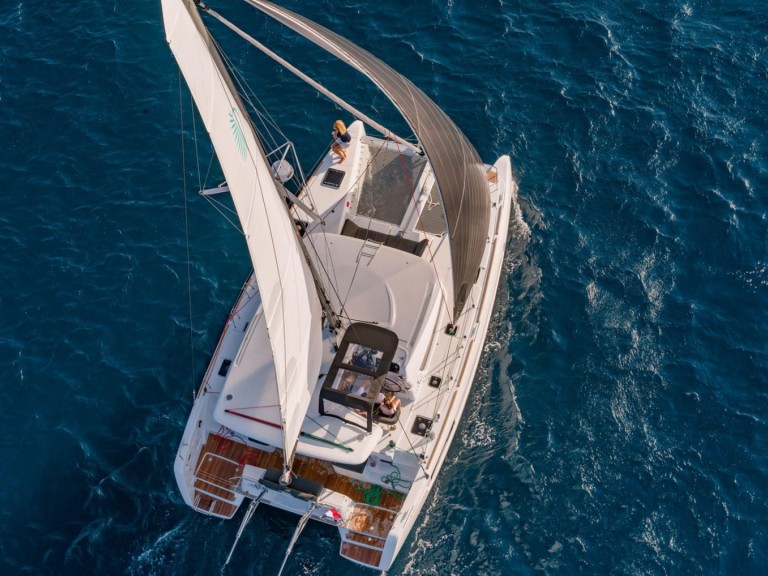 Charter a Lagoon Lagoon 40 in Road Town on Samboat