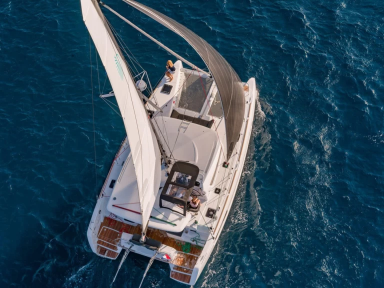 Charter a Lagoon Lagoon 40 in Road Town on Samboat