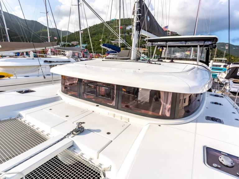 Charter a Lagoon Lagoon 42 in Road Town on Samboat