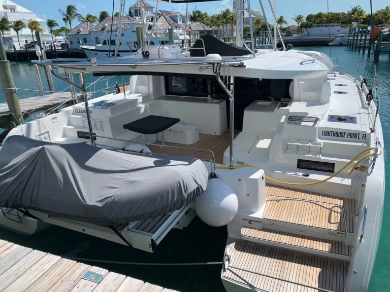 Hire Catamaran Lagoon with a boat licence