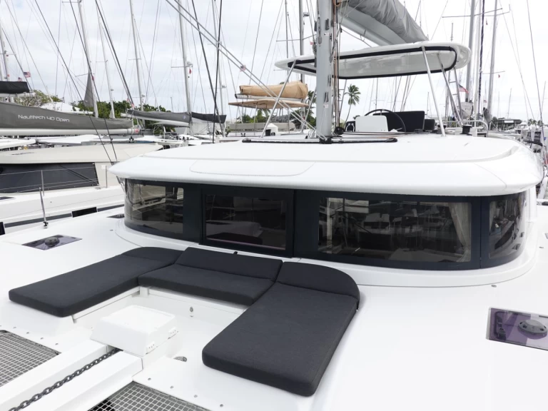 Catamaran to hire Road Town at the best price
