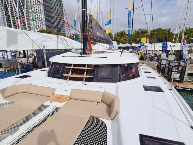 Catamaran to hire Road Town at the best price
