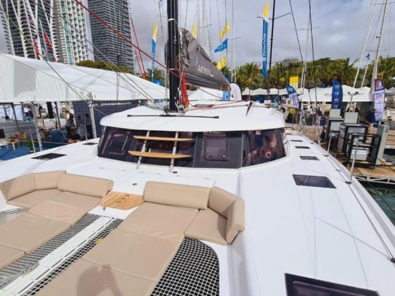 Catamaran to hire Road Town at the best price