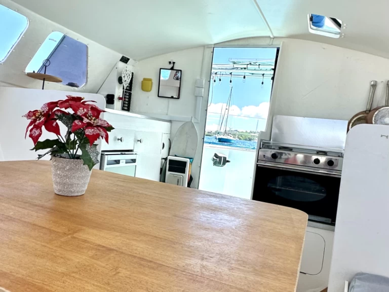 Hire Catamaran Fountaine Pajot with a boat licence