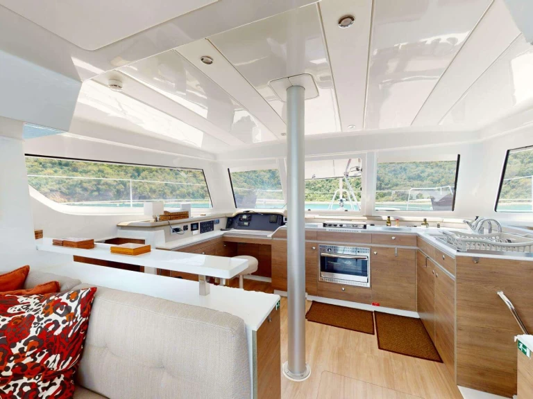 Yacht hire Leeward Island cheap AQUATIC ODYSSEY