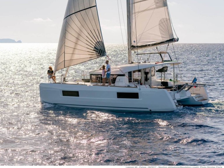 Hire Catamaran Lagoon with a boat licence