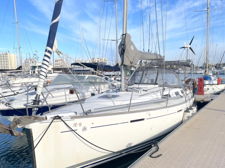 Sailboat to hire Port-Camargue at the best price