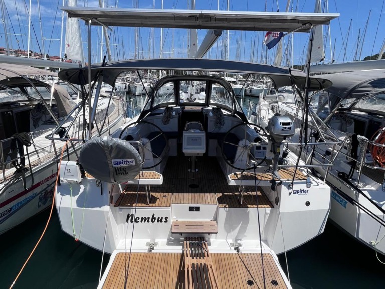 Hire Sailboat Bavaria with a boat licence