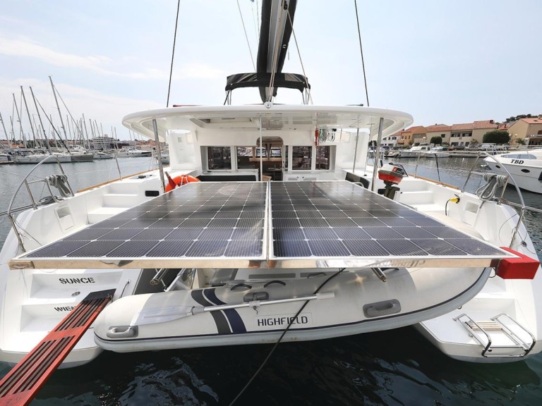 Catamaran to hire Pula at the best price
