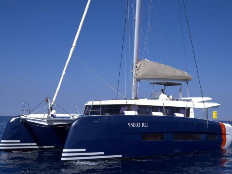 Hire Catamaran Dufour with a boat licence