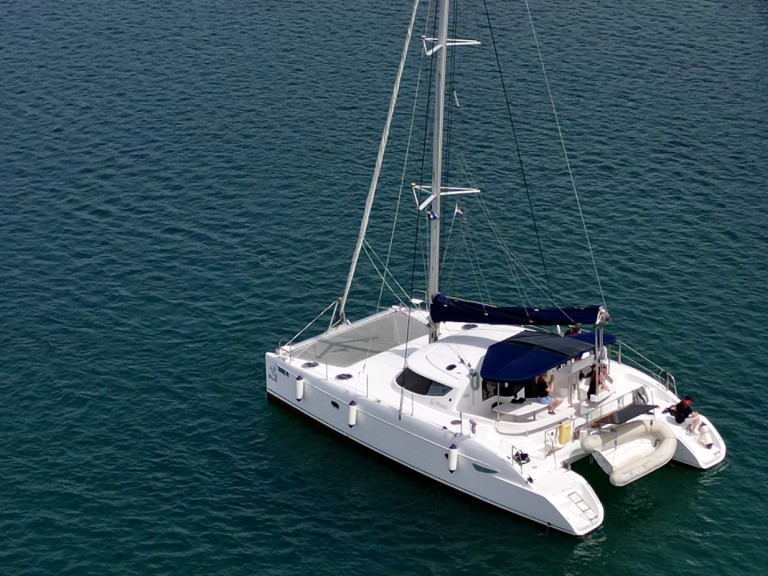 Hire a Fountaine Pajot Lavezzi 40 Punat