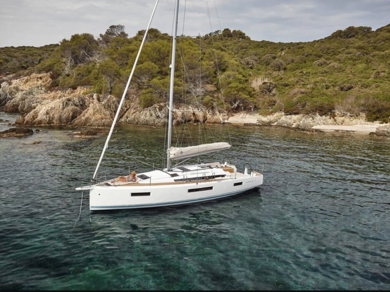 Jeanneau Sun Odyssey 440 charter bareboat or skippered in  Drage