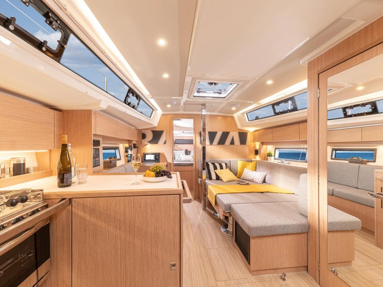 Hire Sailboat Bavaria with a boat licence