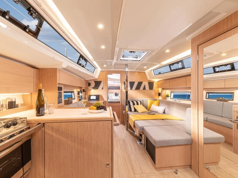 Hire Sailboat Bavaria with a boat licence