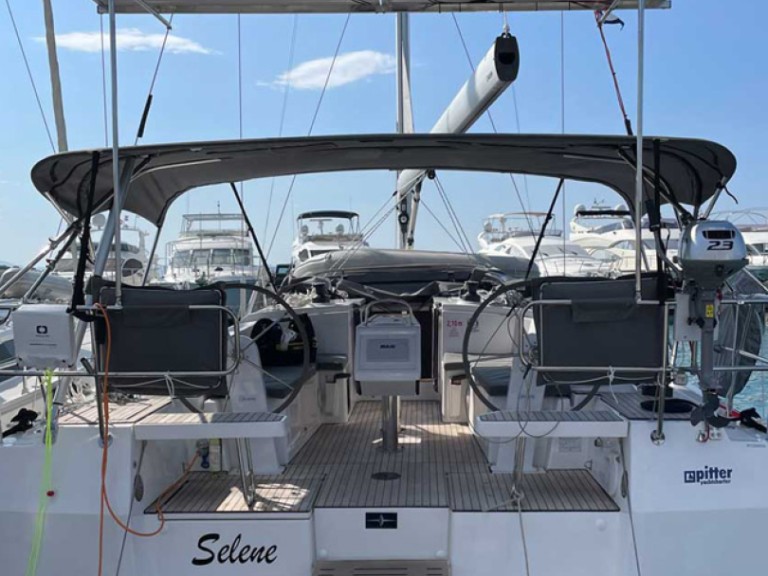 Hire a Bavaria Bavaria C38 Murter-Kornati