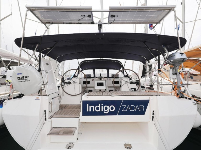 Hire a Bavaria Bavaria C45 Holiday Jezera