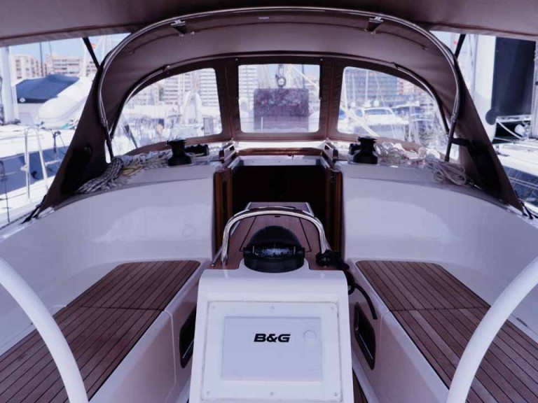 Sailboat hire in Golfo Aranci - Bavaria Cruiser 37