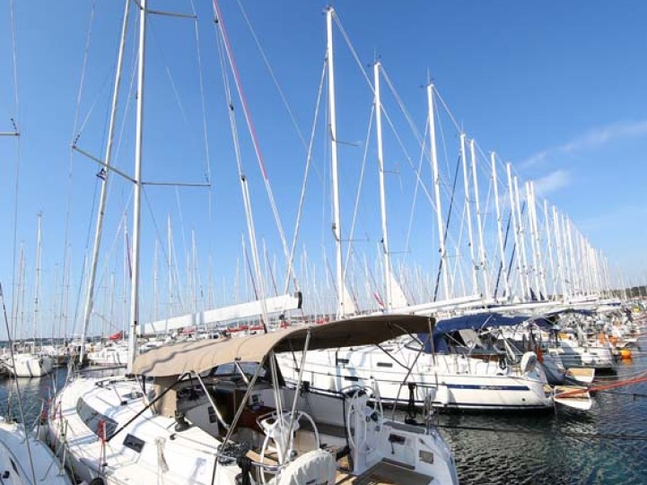 Hire a Bavaria Cruiser 41S Murter-Kornati