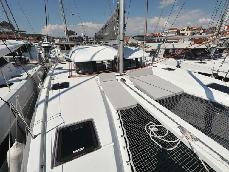 Catamaran to hire Pula at the best price